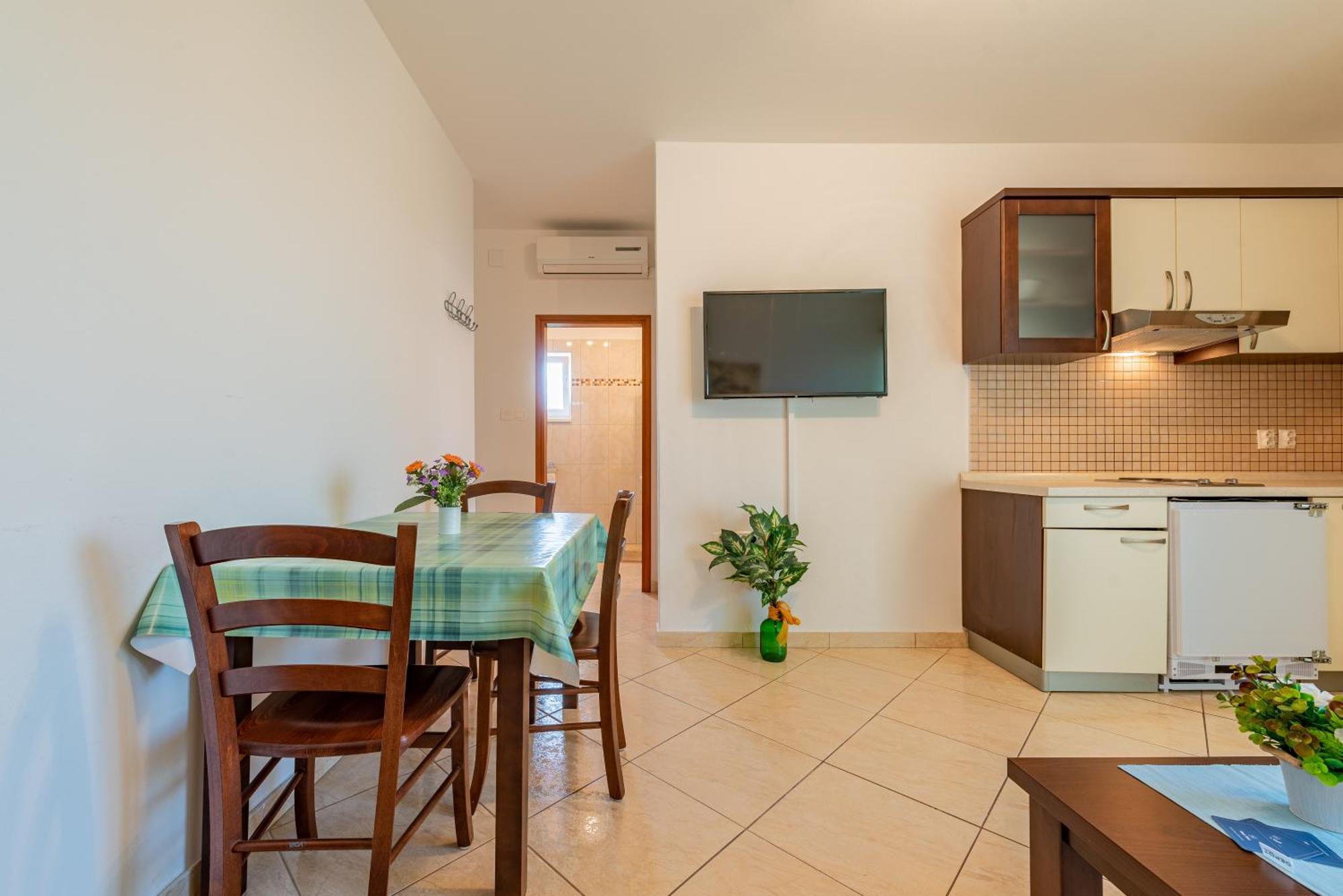 Haus Toni Apartment ราชานาส ภายนอก รูปภาพ