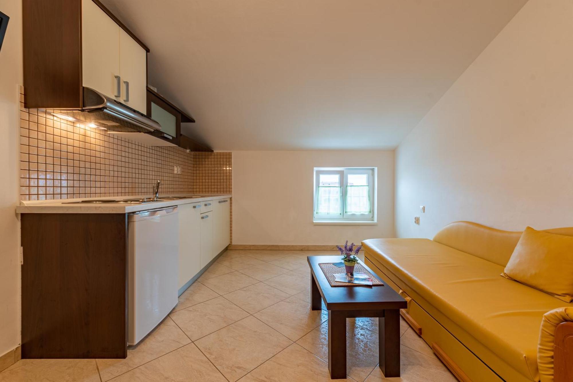 Haus Toni Apartment ราชานาส ภายนอก รูปภาพ