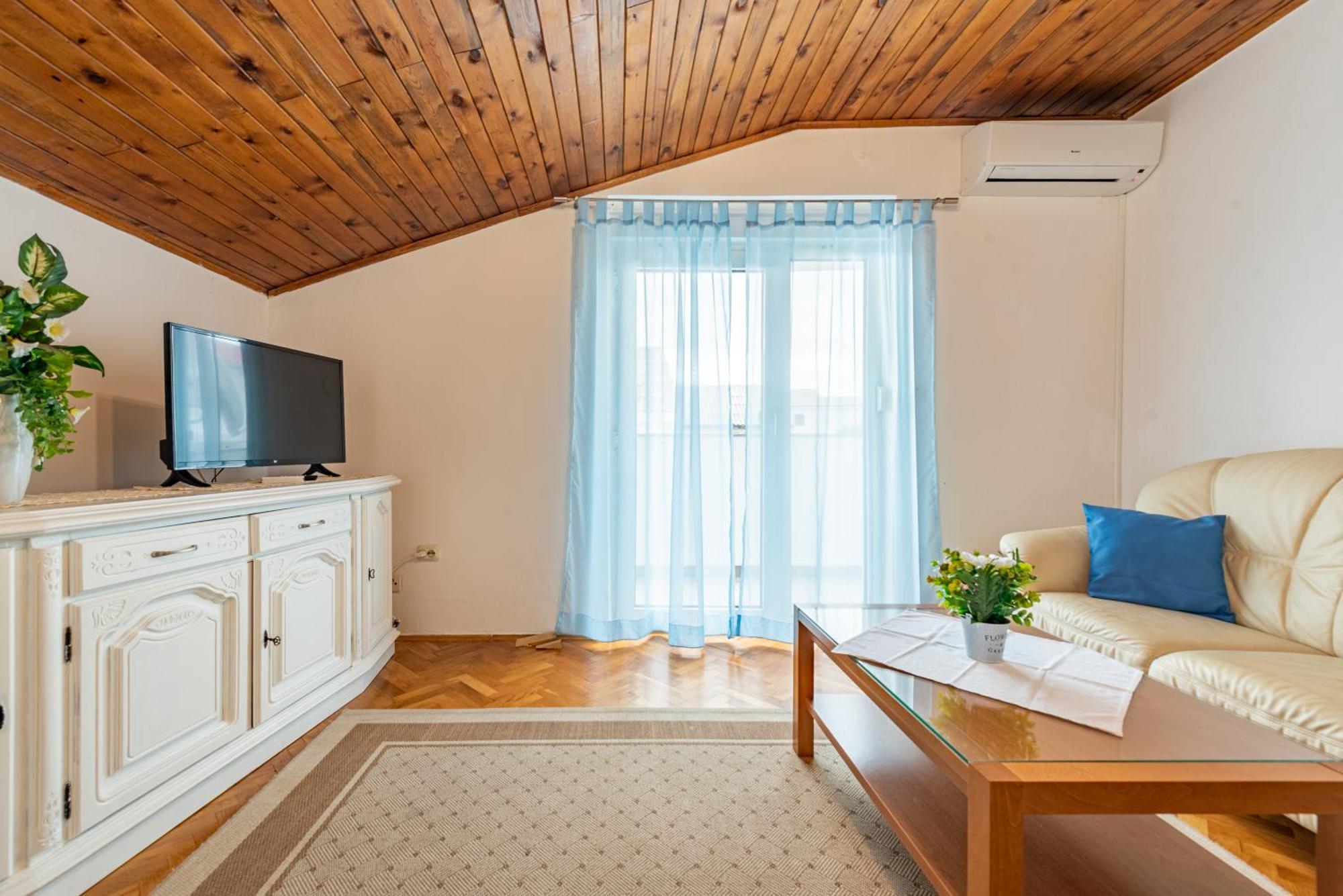 Haus Toni Apartment ราชานาส ภายนอก รูปภาพ
