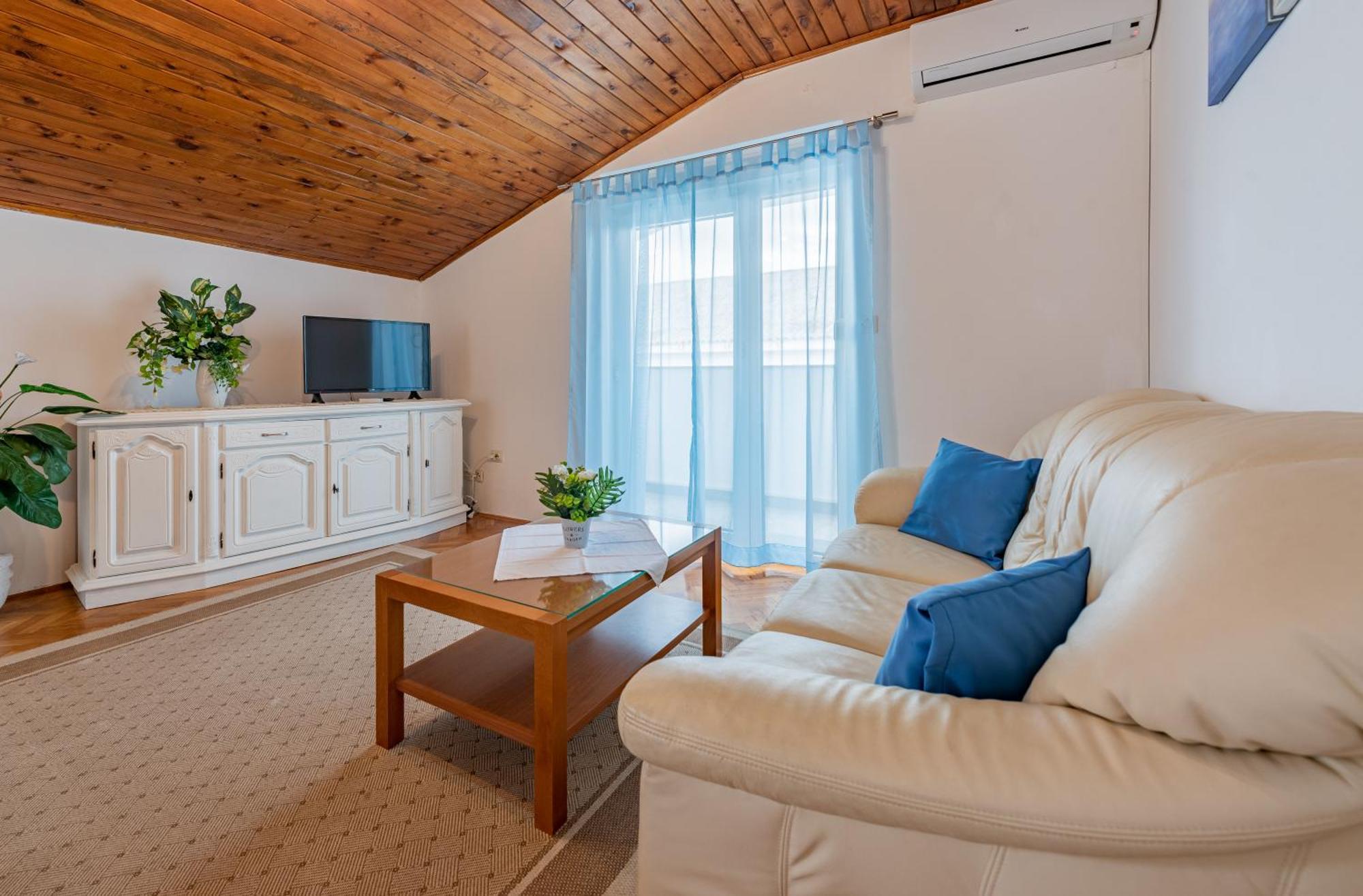 Haus Toni Apartment ราชานาส ภายนอก รูปภาพ